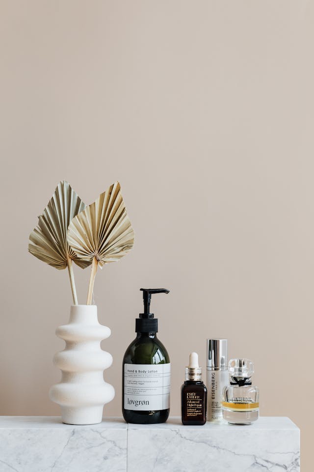 pexels-karolina-grabowska-4202325 organized bathroom til