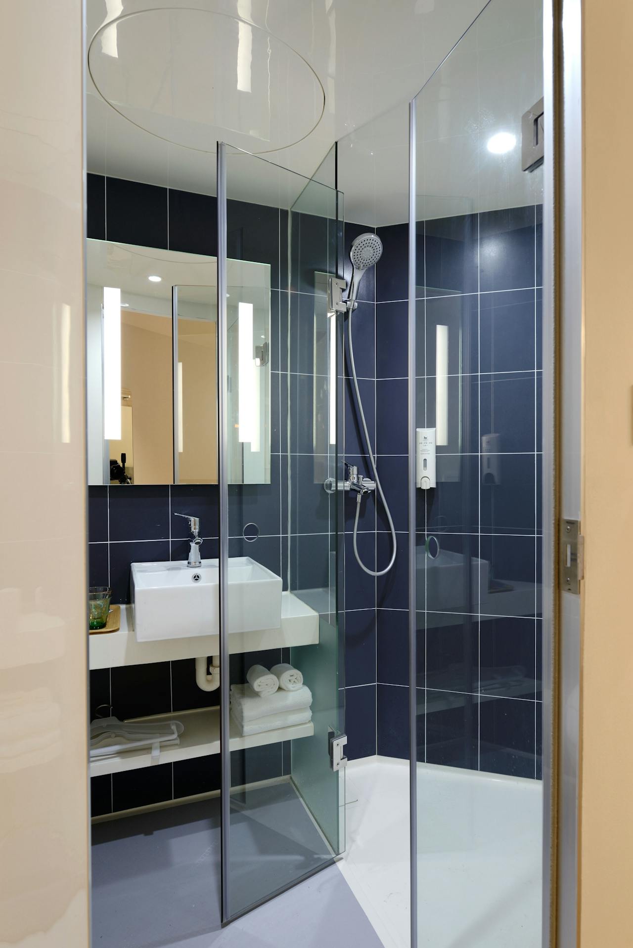 pexels-pixabay-271631 bathroom